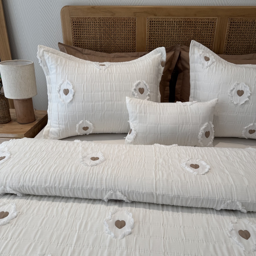 Couvre lit 4 pièces brode coeur 