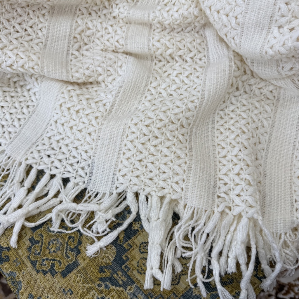 Plaid crochet blanc