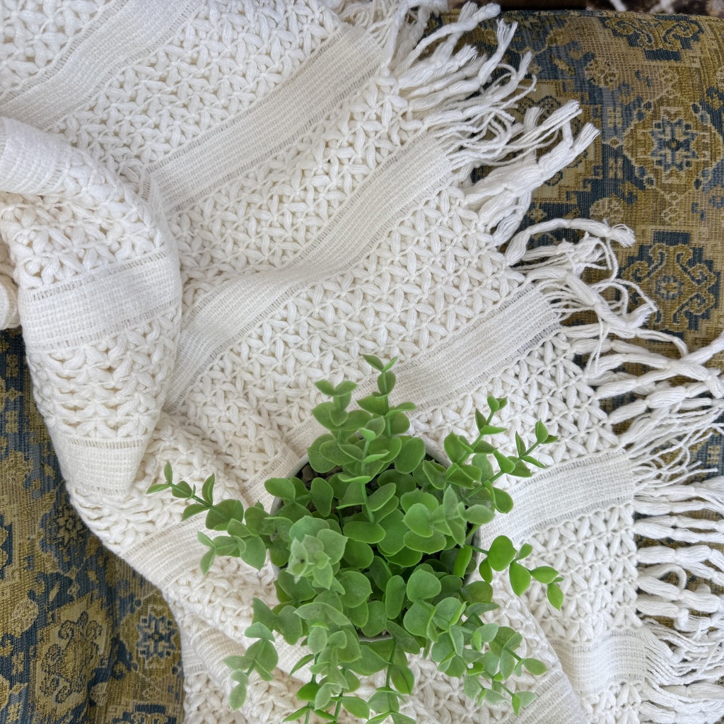 Plaid crochet blanc