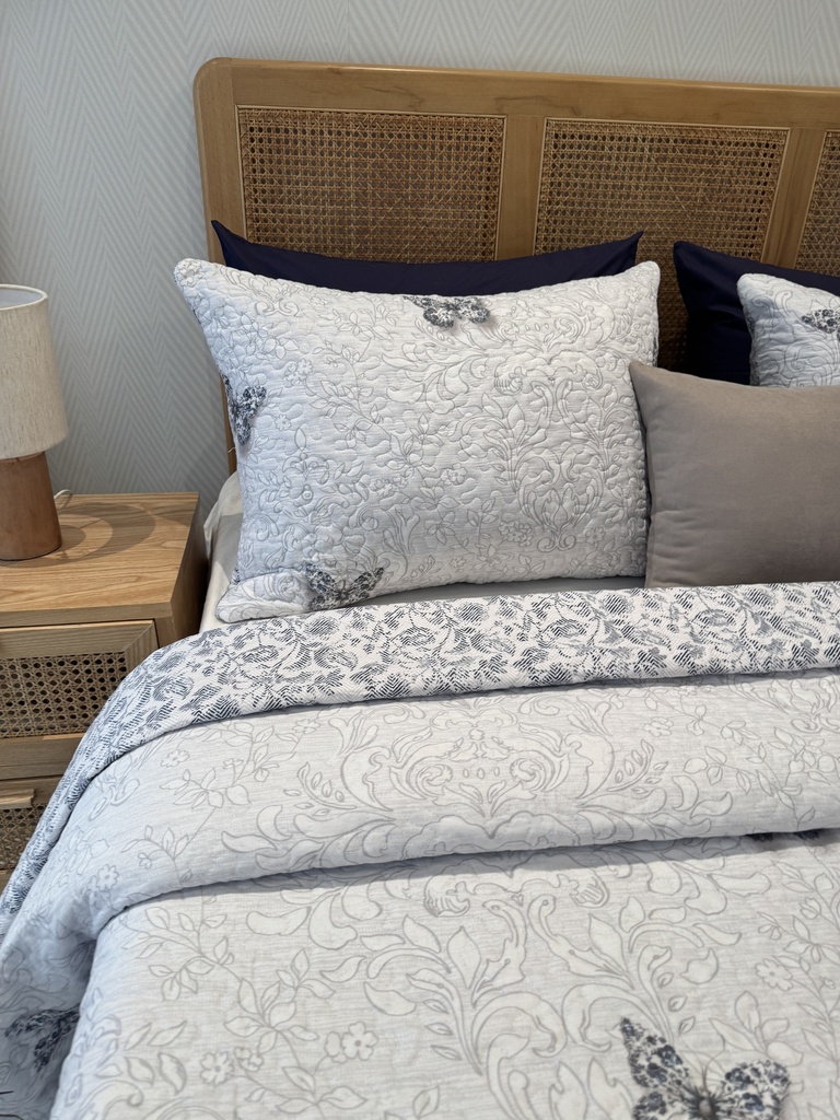 Couvre lit manterol 3 pièces  double face Motif Papillons & Arabesques – Gris & Blanc 