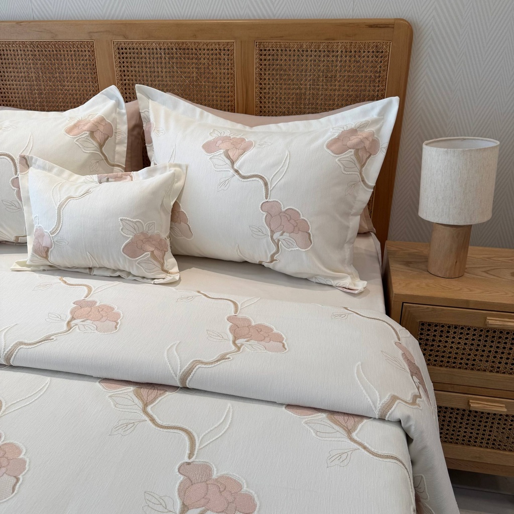 Couvre lit 4 pieces Douce Floraison Rose