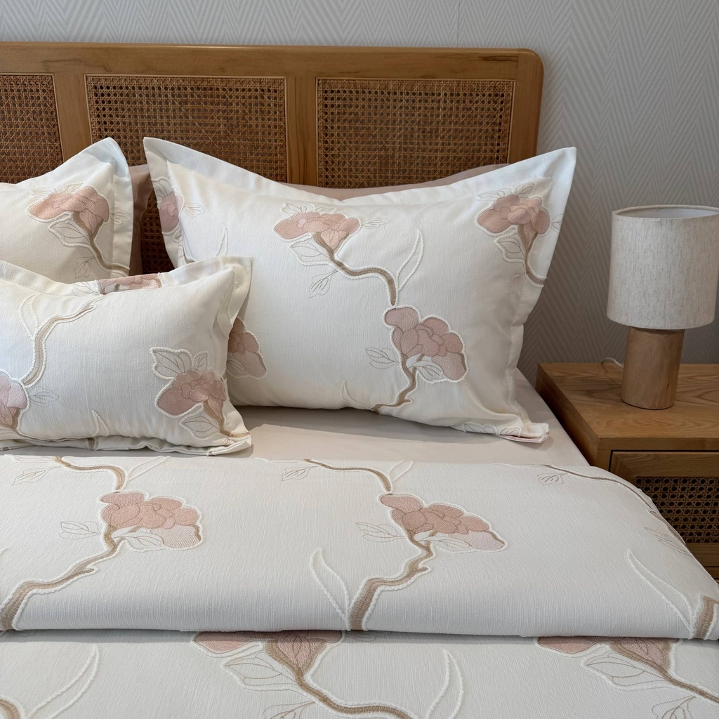 Couvre lit 4 pieces Douce Floraison Rose