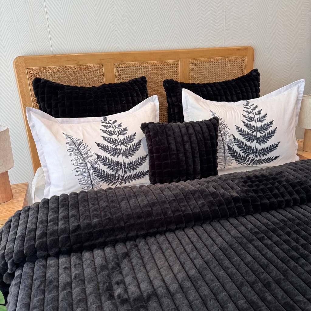 Couverture 8 pieces noire