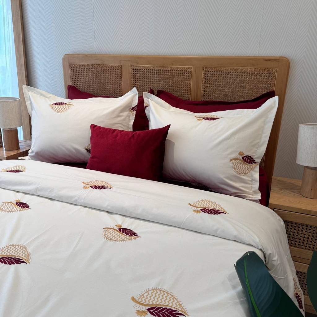 Housse de couette 3 Pieces 240/260 brode Fleur Rouge