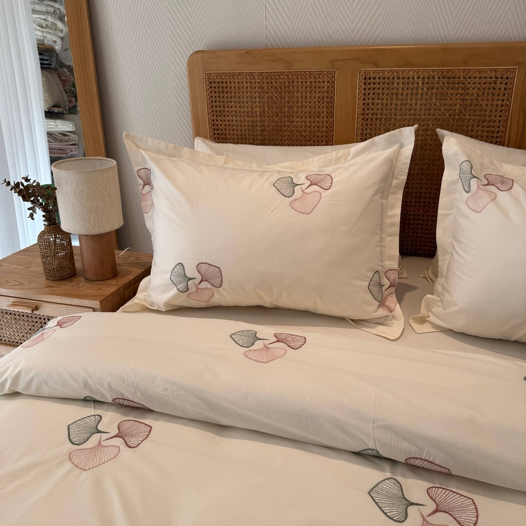 Housse de couette fleurs stylisees brode 3 pieces