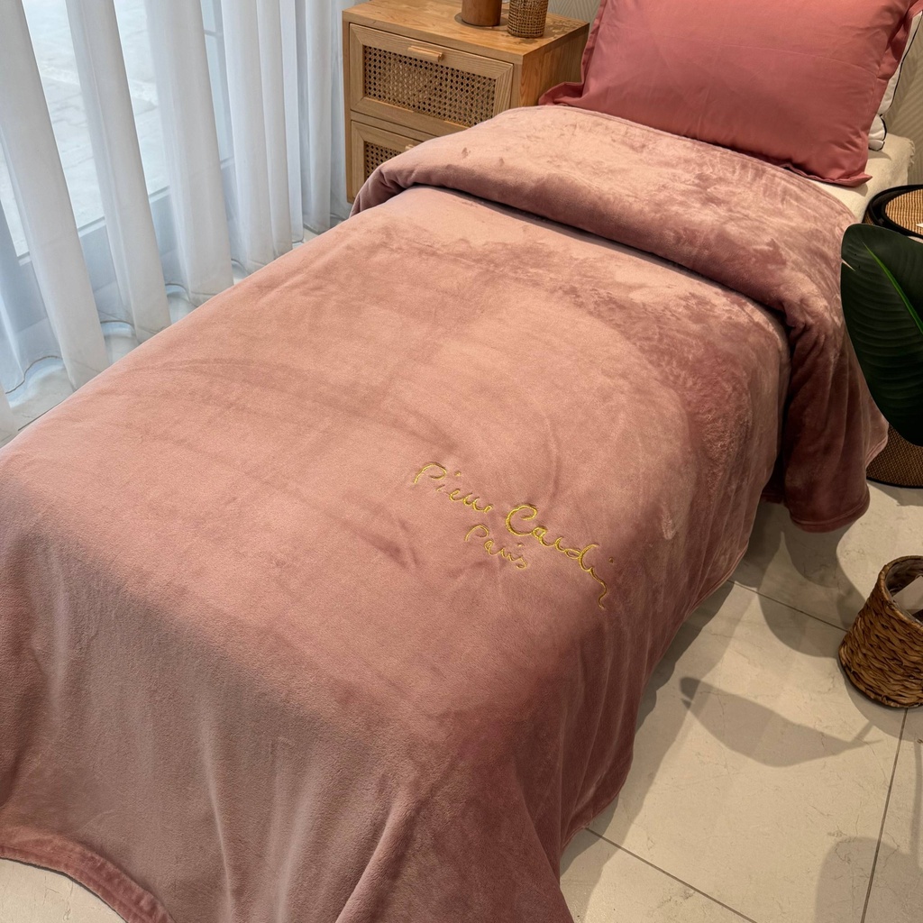 Couverture Piere Cardin 1 place Rose poudre