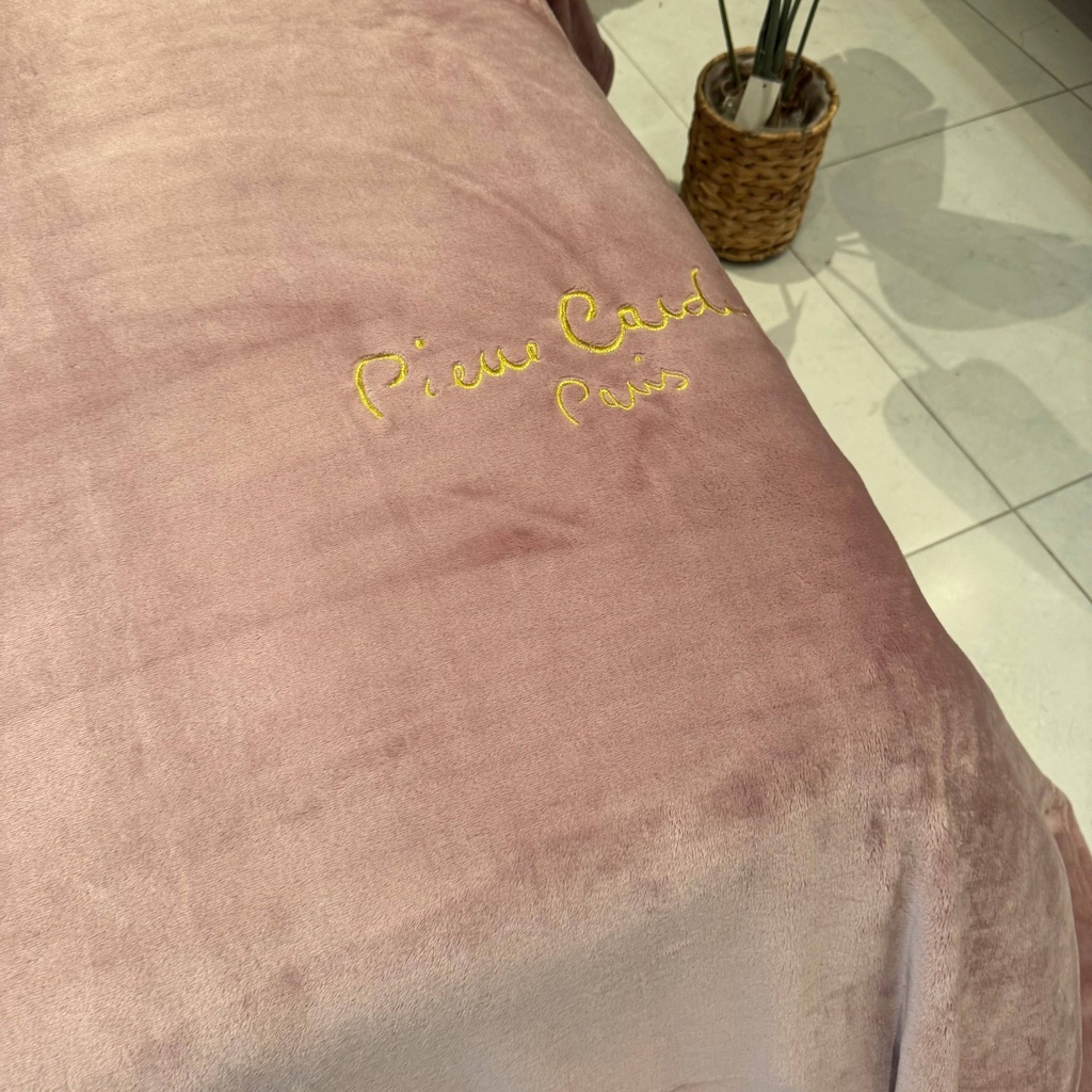 Couverture Piere Cardin 1 place Rose poudre