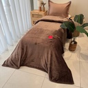 Couverture Piere Cardin 1 place Marron