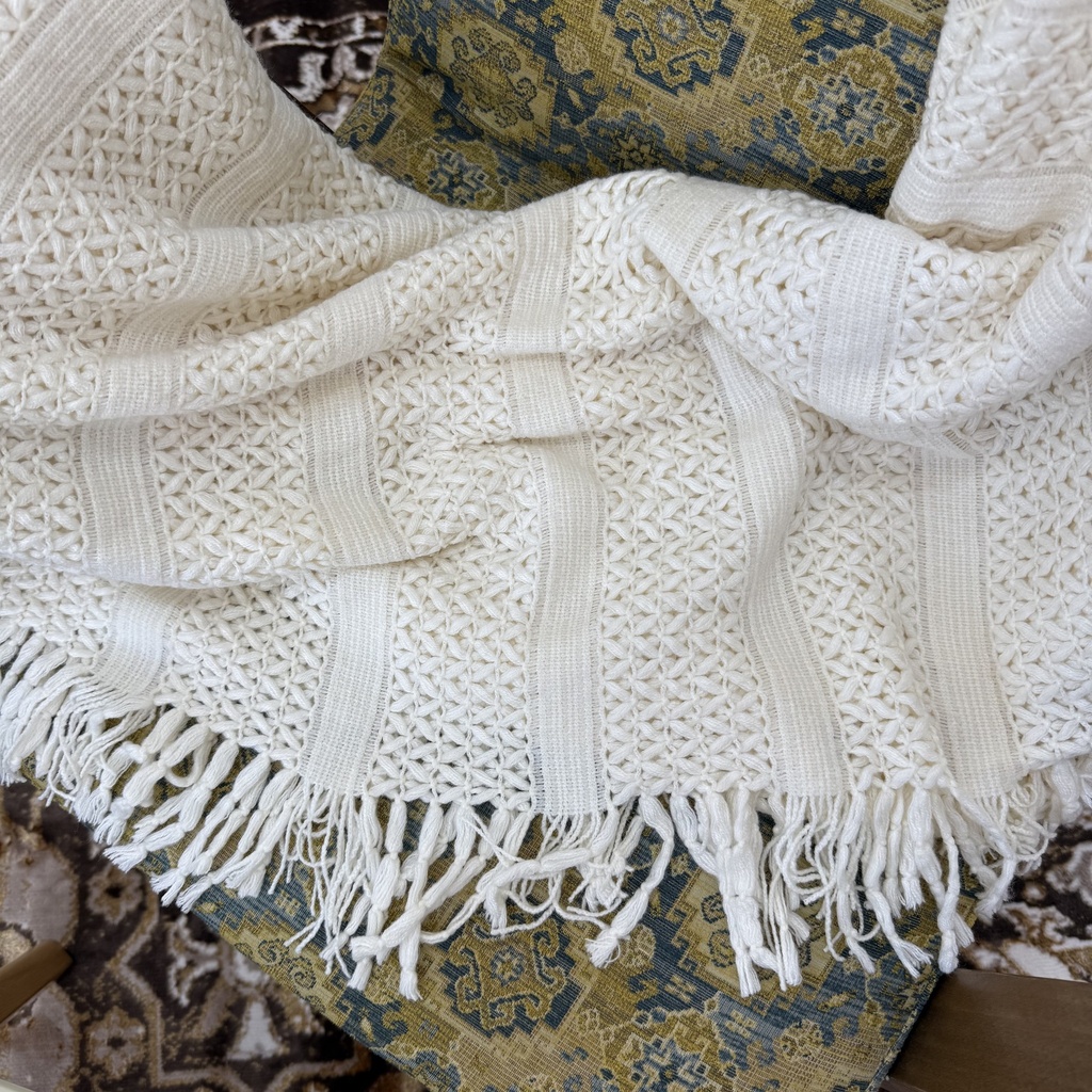 Plaid crochet blanc