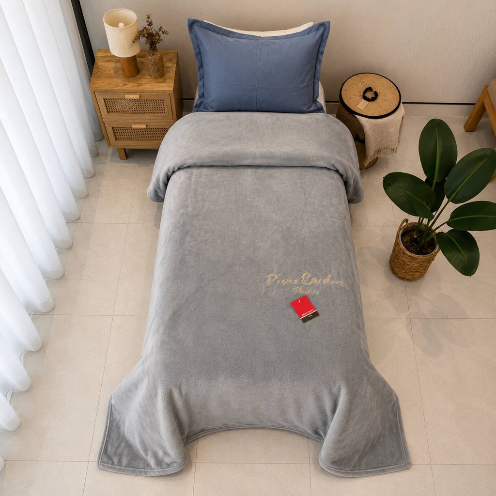 Couverture Piere Cardin 1 Place Gris